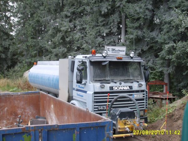 K Mustosen Scania 143H
K Mustosen Scania 143H säiliöauto.
Avainsanat: Mustonen Scania 143H