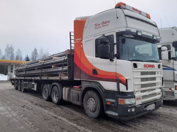 K Oikarin Scania 124L
K Oikarin Scania 124L puoliperävaunuyhdistelmä.
Avainsanat: Oikari Scania 124L Shell Hirvaskangas Betset