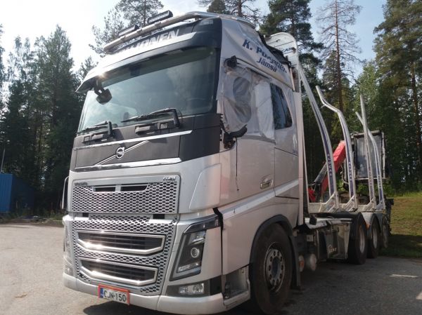 K Pohjosen Volvo FH16
K Pohjosen Volvo FH16  puutavara-auto jonkinlaisen haaverin jäljiltä Jyväskylän Volvon pihassa.
Avainsanat: Pohjonen Volvo FH16