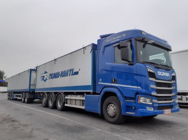 K Saukon Scania R650
K Saukko Oy:n Scania R650 täysperävaunuyhdistelmä.
Avainsanat: Saukko Scania R650 ABC Hirvaskangas Tilaus-Rahti