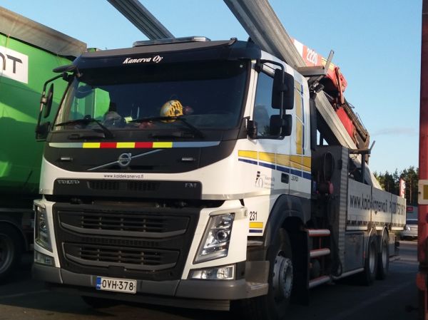 Kaide ja Kuljetus Kanerva Oy:n Volvo FM370
Kaide ja Kuljetus Kanerva Oy:n nosturilla varustettu Volvo FM370.
Avainsanat: Kanerva Volvo FM370 231