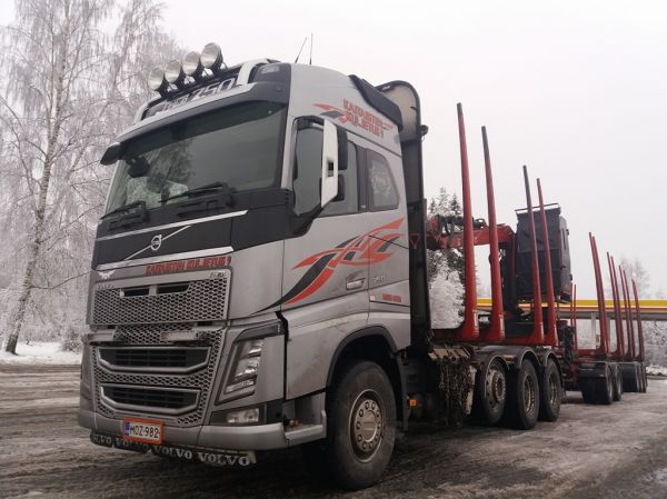 Kaitaisten Kuljetuksen Volvo FH16
Kaitaisten Kuljetus Oy:n Volvo FH16 puutavarayhdistelmä.
Keywords: KaitaistenKuljetus Volvo FH16 Shell Hirvaskangas