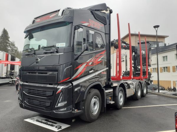 Kaitaisten Kuljetuksen Volvo FH16
Kaitaisten Kuljetus Oy:n Volvo FH16 puutavara-auto.
Avainsanat: KaitaistenKuljetus Volvo FH16 Tahko25