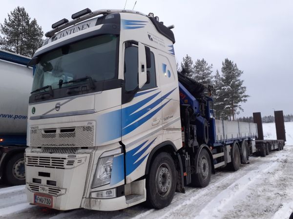 Kaivinkonetyöt H Jantusen Volvo FH540
Kaivinkonetyöt H Jantusen nosturilla varustettu Volvo FH540 täysperävaunuyhdistelmä.
Avainsanat: Jantunen Volvo FH540 Shell Hirvaskangas