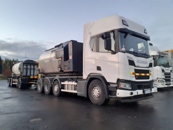 Kaiwurin Scania R500 XT
Kaiwur Oy:n Scania R500 XT täysperävaunuyhdistelmä.
Avainsanat: Kaiwur Peab Scania R500XT 10570 ABC Hirvaskangas