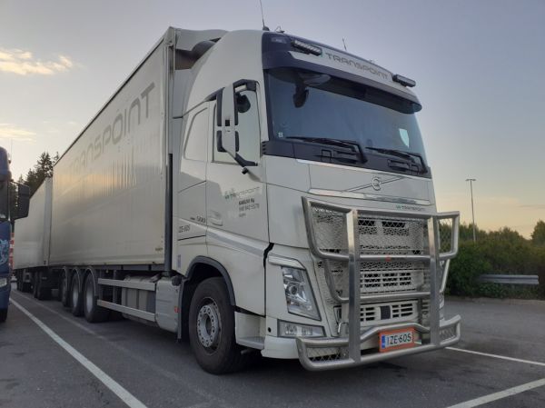 Kakuvin Volvo FH500
VR Transpointin ajossa oleva Kakuvi Oy:n Volvo FH500 täysperävaunuyhdistelmä.
Avainsanat: Transpoint Kakuvi Volvo FH500 ABC Hirvaskangas