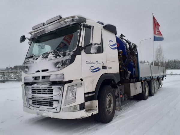 Kalajoen Teräksen Volvo FM500
Kalajoen Teräs Oy:n nosturilla varustettu Volvo FM500 kuorma-auto.
Avainsanat: KalajoenTeräs Volvo FM500 Hirvaskangas