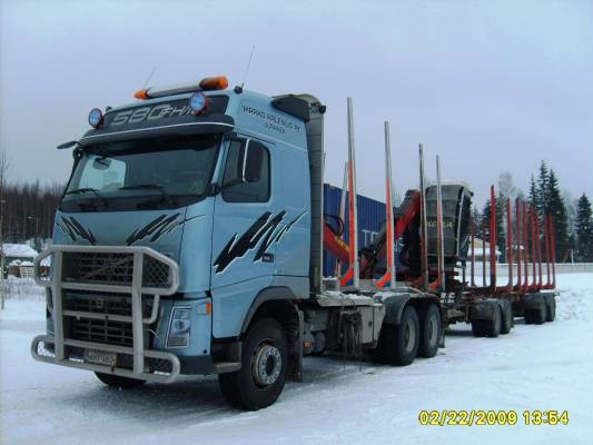 M Kaleniuksen Volvo FH16
M Kalenius Ay:n Volvo FH16 puutavarayhdistelmä.
Avainsanat: Kalenius Volvo FH16