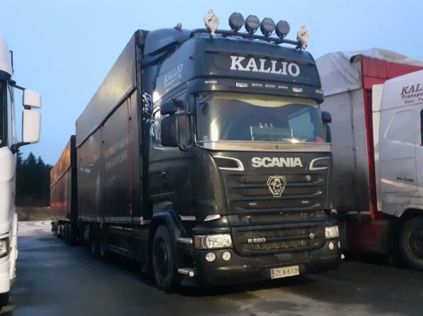Klikkaa kuvaa nähdäksesi se täysikokoisena
==============
Kallio Transportin Scania R580
Kallio Transport Oy:n Scania R580 täysperävaunuyhdistelmä.
Avainsanat: Kallio-Transport Scania R580 ABC Hirvaskangas Kallio Transportin Scania R580
Kallio Transport Oy:n Scania R580 täysperävaunuyhdistelmä.
Avainsanat: Kallio-Transport Scania R580 ABC Hirvaskangas