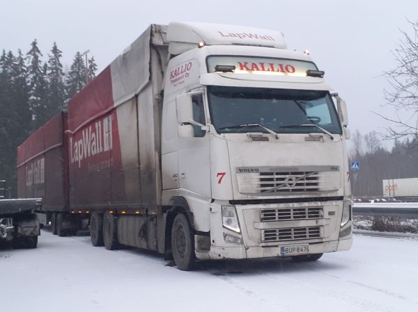 Kallio Transportin Volvo FH480
Kallio Transport Oy:n Volvo FH480 täysperävaunuyhdistelmä.
Avainsanat: Kallio-Transport Volvo FH480 ABC Hirvaskangas 7 Lapwall