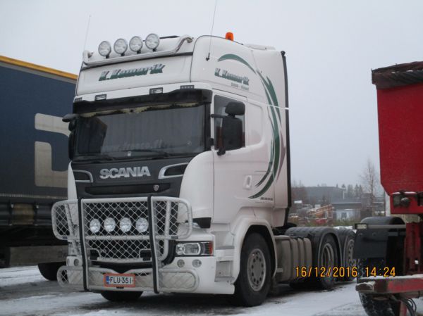 K Kamarikin Scania R620
K Kamarikin Scania R620 rekkaveturi.
Avainsanat: Kamarik Scania R620 ABC Hirvaskangas