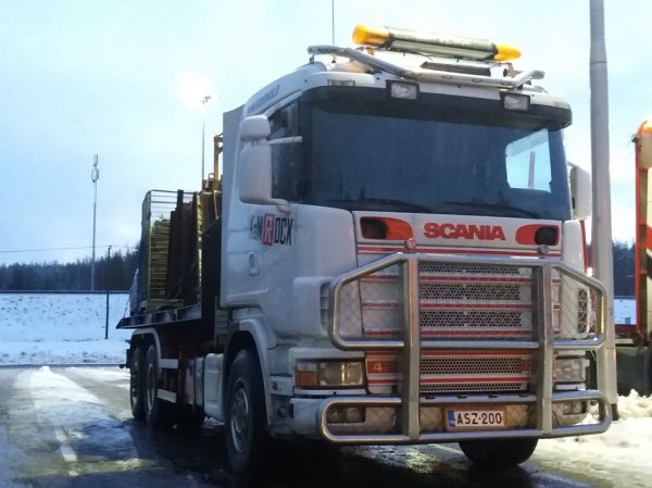 Kamrockin Scania 420
Kamrock Oy:n Scania 420 vaihtolava-auto.
Avainsanat: Kamrock Scania 420 Shell Hirvaskangas