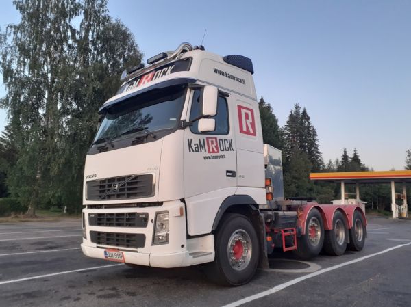 Kamrockin Volvo FH16
Kamrock Oy:n Volvo FH16 rekkaveturi.

Avainsanat: Kamrock Volvo FH16 Shell Hirvaskangas