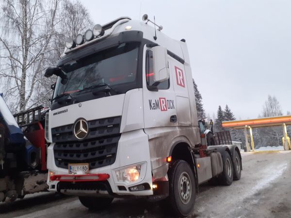 Kamrokin MB Actros
Kamrokin MB Actros rekkaveturi.
Avainsanat: Kamrok MB Actros Shell Hirvaskangas