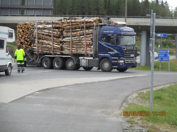 Kangasahon Scania 
Kangasahon Scania puutavarayhdistelmä.
Avainsanat: Kangasaho Scania Hirvaskangas