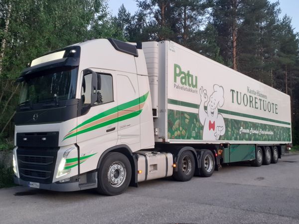 Kanta-Hämeen Tuoretuotteen Volvo FH500
Kanta-Hämeen Tuoretuote Oy:n Volvo FH500 puoliperävaunuyhdistelmä.
Avainsanat: Kanta-Hämeen Tuoretuote Patu Palvelutukkurit Volvo FH500 Shell Hirvaskangas