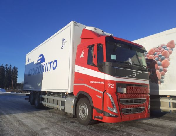 Kantola&Koramon Volvo FH460
Kaukokiidon ajossa oleva Kuljetusliike Kantola&Koramo Oy:n Volvo FH460 rahtiauto.
Avainsanat: Kaukokiito Kantola&Koramo Volvo FH460 ABC Hirvaskangas 72