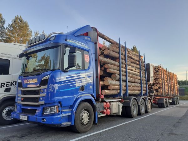 Kanttikuljetuksen Scania R660 XT
Kanttikuljetus Oy:n Scania R660 XT puutavarayhdistelmä.
Avainsanat: Kanttikuljetus Scania R660 XT ST1 Hirvaskangas