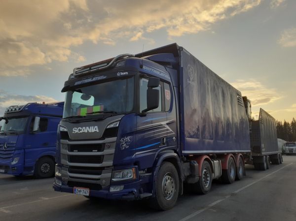 Kanttikuljetuksen Scania R730
Kanttikuljetus Oy:n Scania R730 energiapuuyhdistelmä.
Avainsanat: Kanttikuljetus Scania R730 ABC Hirvaskangas