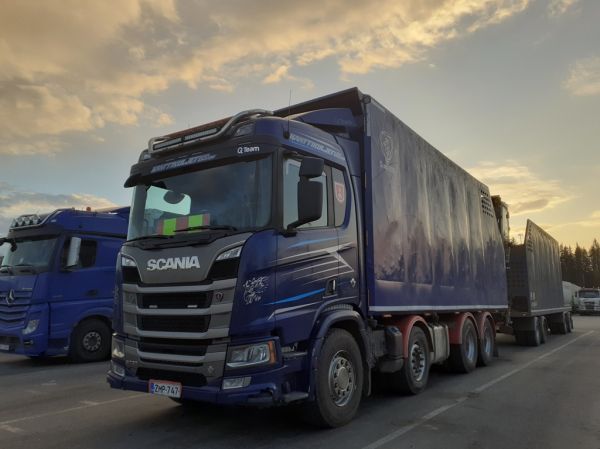 Kanttikuljetuksen Scania R730XT
Kanttikuljetus Oy:n Scania R730XT energiapuuyhdistelmä.
Avainsanat: Kanttikuljetus Scania R730XT ABC Hirvaskangas