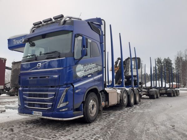 Karjalaisen Puunkuljetuksen Volvo FH16
Karjalaisen Puunkuljetus Oy:n Volvo FH16 puutavarayhdistelmä.

Avainsanat: Karjalainen Volvo FH16