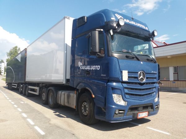 Karjaluodon MB 2551 Actros
Karjaluodon MB 2551 Actros B-juna.
Avainsanat: Karjaluoto MB 2551 Actros B-juna