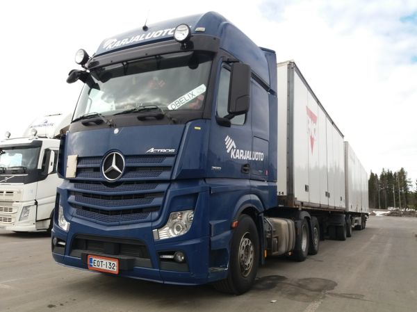 Karjaluodon MB 2551 Actros
Karjaluodon MB 2551 Actros B-juna.
Avainsanat: Karjaluoto MB 2551 Actros ABC Hirvaskangas B-juna Obelix