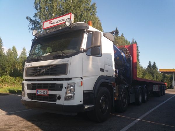 Karjaluodon Volvo FM12
Karjaluodon nosturilla varustettu Volvo FM12 puoliperävaunuyhdistelmä.
Avainsanat: Karjaluoto Volvo FM12 Shell Hirvaskangas