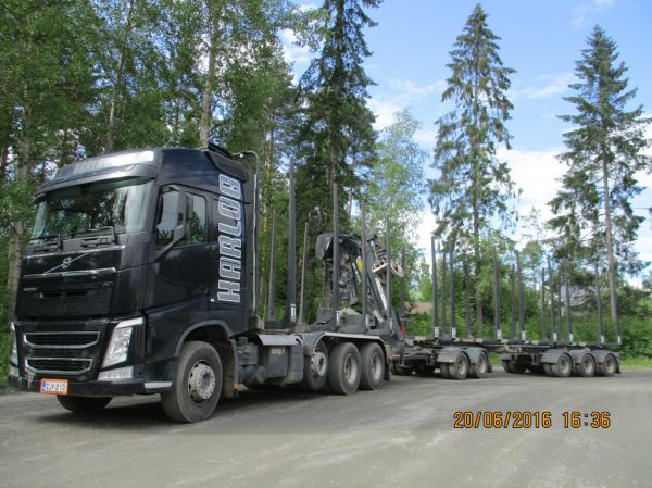 Karlogin Volvo FH
Karlog Oy:n Volvo FH puutavarayhdistelmä.
Avainsanat: Karlog Volvo FH Neste
