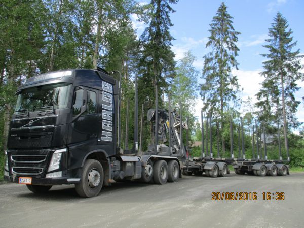 Karlogin Volvo FH
Karlog Oy:n Volvo FH puutavarayhdistelmä.
Avainsanat: Karlog Volvo FH