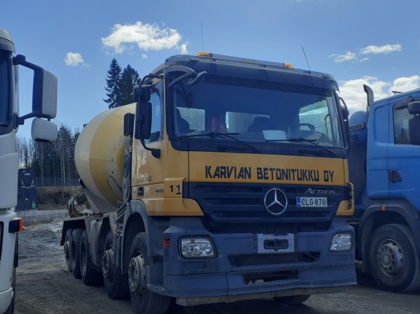 Karvian Betonitukun MB 4444 Actros
Karvian Betonitukku Oy:n MB 4444 Actros betoniauto.
Avainsanat: KarvianBetonitukku MB 4444 Actros 11