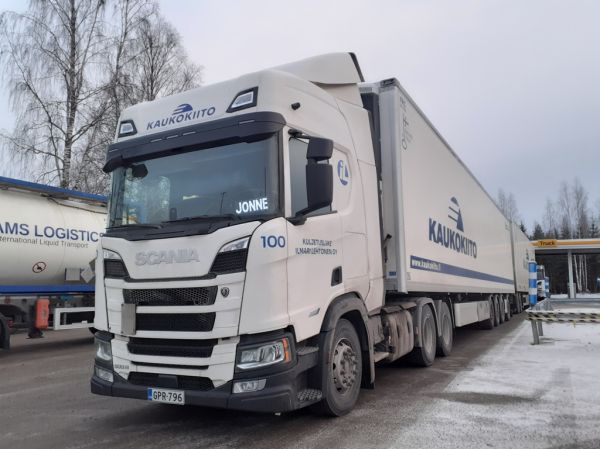 Klikkaa kuvaa nähdäksesi se täysikokoisena
==============
Kuljetusliike I Lehtosen Scania 500R
Kaukokiidon ajossa oleva Kuljetusliike I Lehtonen Oy:n Scania 500R hct-yhdistelmä.
Avainsanat: Kaukokiito Lehtonen Scania 500R ST1 Hirvaskangas 100 Hct Jonne Kuljetusliike I Lehtosen Scania 500R
Kaukokiidon ajossa oleva Kuljetusliike I Lehtonen Oy:n Scania 500R hct-yhdistelmä.
Avainsanat: Kaukokiito Lehtonen Scania 500R ST1 Hirvaskangas 100 Hct Jonne