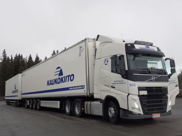 Kuljetusliike I Lehtosen Volvo FH500
Kaukokiidon ajossa oleva Kuljetusliike I Lehtonen Oy:n Volvo FH500 hct-yhdistelmä.
Avainsanat: Lehtonen Kaukokiito Volvo FH500 ABC Hirvaskangas 103 Hct