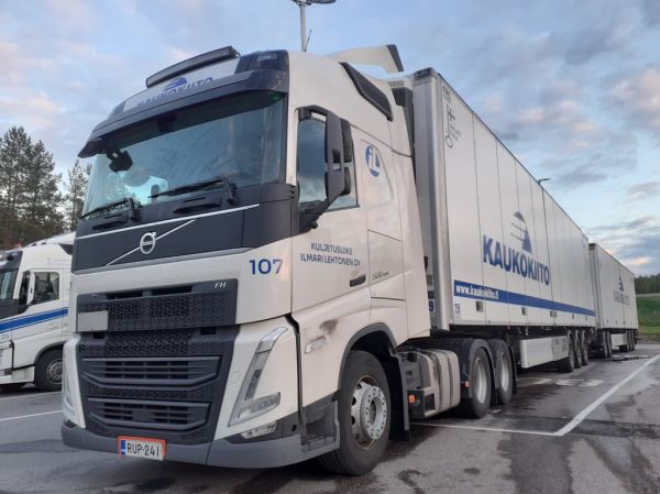 Kuljetusliike I Lehtosen Volvo FH500
Kaukokiidon ajossa oleva Kuljetusliike I Lehtonen Oy:n Volvo FH500 hct-yhdistelmä.
Avainsanat: Lehtonen Kaukokiito Volvo FH500 Shell Hirvaskangas 107 Hct