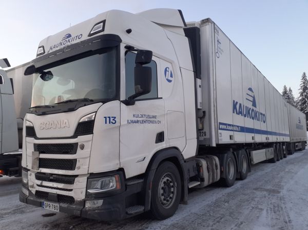 Kuljetusliike I Lehtosen Scania 560R
Kaukokiidon ajossa oleva Kuljetusliike I Lehtonen Oy:n Scania 560R hct-yhdistelmä.
Avainsanat: Kaukokiito Lehtonen Scania 560R ABC Hirvaskangas 113 Hct