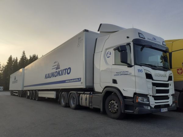 Kuljetusliike I Lehtosen Scania 560R
Kaukokiidon ajossa oleva Kuljetusliike I Lehtonen Oy:n Scania 560R hct-yhdistelmä.
Avainsanat: Kaukokiito Lehtonen Scania 560R ABC Hirvaskangas 118 Hct