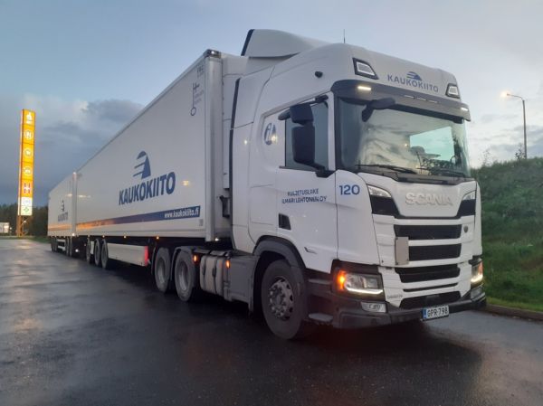 Klikkaa kuvaa nähdäksesi se täysikokoisena
==============
Kuljetusliike I Lehtosen Scania 560R
Kaukokiidon ajossa oleva Kuljetusliike I Lehtonen Oy:n Scania 560R hct-yhdistelmä.
Avainsanat: Kaukokiito Lehtonen Scania 560R ABC Hirvaskangas 120 Hct Kuljetusliike I Lehtosen Scania 560R
Kaukokiidon ajossa oleva Kuljetusliike I Lehtonen Oy:n Scania 560R hct-yhdistelmä.
Avainsanat: Kaukokiito Lehtonen Scania 560R ABC Hirvaskangas 120 Hct
