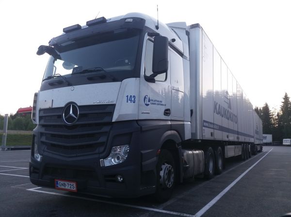 Kuljetusliike I Lehtosen MB 2658 Actros 
Kaukokiidon ajossa oleva Kuljetusliike I Lehtonen Oy:n MB 2658 Actros hct-yhdistelmä.  
Keywords: Kaukokiito Lehtonen MB 2658 Actros ABC Hirvaskangas Hct 143