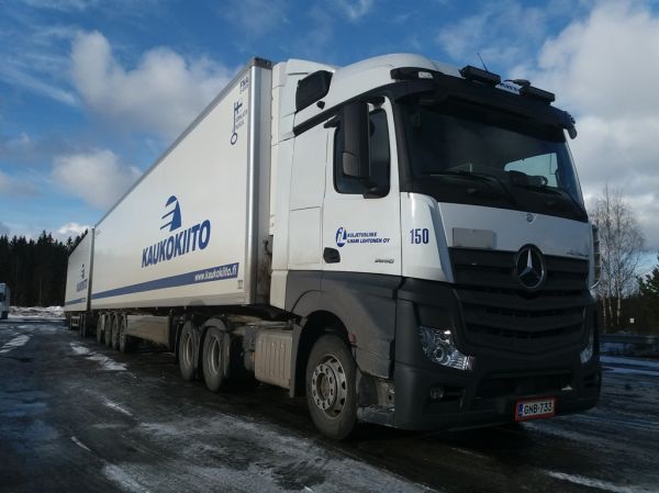 Kuljetusliike I Lehtosen MB 2658 Actros 
Kaukokiidon ajossa oleva Kuljetusliike I Lehtonen Oy:n MB 2658 Actros hct-yhdistelmä.  
Avainsanat: Kaukokiito Lehtonen MB 2658 Actros ABC Hirvaskangas HCT 150