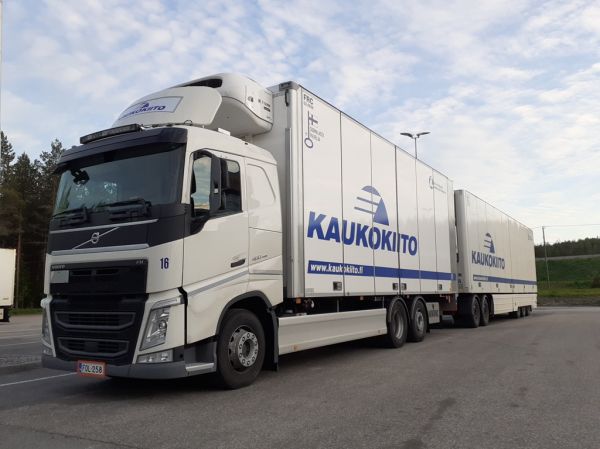 Kuljetusliike I Lehtosen Volvo FH460 
Kaukokiidon ajossa oleva Kuljetusliike I Lehtonen Oy:n Volvo FH460 täysperävaunuyhdistelmä. 
Avainsanat: Lehtonen Kaukokiito Volvo FH460 Shell Hirvaskangas 16