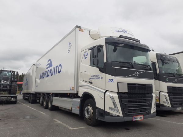 Kuljetusliike I Lehtosen Volvo FH500
Kaukokiidon ajossa oleva Kuljetusliike I Lehtonen Oy:n Volvo FH500 täysperävaunuyhdistelmä.
Avainsanat: Lehtonen Kaukokiito Volvo FH500 ABC Hirvaskangas 23