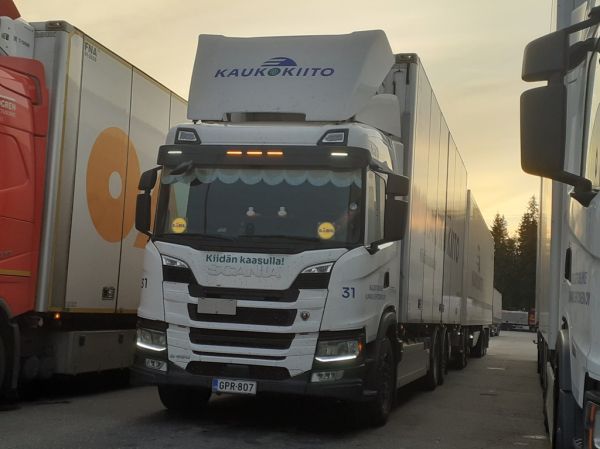 Kuljetusliike I Lehtosen Scania G460
Kaukokiidon ajossa oleva Kuljetusliike I Lehtonen Oy:n Scania G460 täysperävaunuyhdistelmä.
Avainsanat: Lehtonen Kaukokiito Scania G460 ABC Hirvaskangas 31 Lidl Jami Kaasuauto