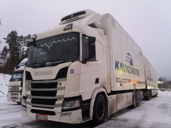 Kuljetusliike I Lehtosen Scania R450 
Kaukokiidon ajossa oleva Kuljetusliike I Lehtonen Oy:n Scania R450 täysperävaunuyhdistelmä.
Avainsanat: Kaukokiito Lehtonen Scania R450 35 Neste Lintulahti