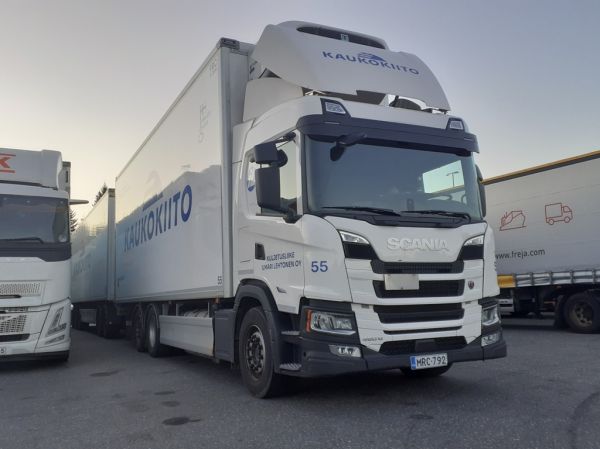 Klikkaa kuvaa nähdäksesi se täysikokoisena
==============
Kuljetusliike I Lehtosen Scania 460G
Kaukokiidon ajossa oleva Kuljetusliike I Lehtonen Oy:n Scania 460G täysperävaunuyhdistelmä.
Avainsanat: Lehtonen Kaukokiito Scania 460G ABC Hirvaskangas 55 Kuljetusliike I Lehtosen Scania 460G
Kaukokiidon ajossa oleva Kuljetusliike I Lehtonen Oy:n Scania 460G täysperävaunuyhdistelmä.
Avainsanat: Lehtonen Kaukokiito Scania 460G ABC Hirvaskangas 55