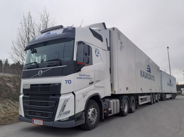 Kuljetusliike I Lehtonen Oy:n Volvo FH500
Kaukokiidon ajossa oleva Kuljetusliike I Lehtonen Oy:n Volvo FH500 hct-yhdistelmä.
Avainsanat: Lehtonen Kaukokiito Volvo FH500 ABC Hirvaskangas 70 Hct