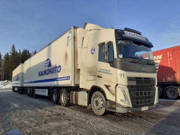 Kuljetusliike I Lehtosen Volvo FH500
Kaukokiidon ajossa oleva Kuljetusliike I Lehtonen Oy:n Volvo FH500 hct-yhdistelmä.
Avainsanat: Lehtonen Kaukokiito Volvo FH500 ABC Hirvaskangas 71 Hct