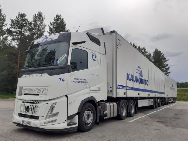 Klikkaa kuvaa nähdäksesi se täysikokoisena
==============
Kuljetusliike I Lehtosen Volvo FH500
Kaukokiidon ajossa oleva Kuljetusliike I Lehtonen Oy:n Volvo FH500 hct-yhdistelmä.
Avainsanat: Lehtonen Kaukokiito Volvo FH500 Shell Hirvaskangas 74 Jugi Kuljetusliike I Lehtosen Volvo FH500
Kaukokiidon ajossa oleva Kuljetusliike I Lehtonen Oy:n Volvo FH500 hct-yhdistelmä.
Avainsanat: Lehtonen Kaukokiito Volvo FH500 Shell Hirvaskangas 74 Jugi
