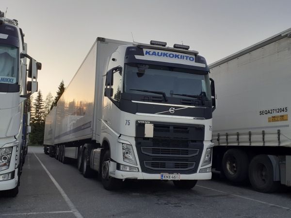 Kuljetusliike I Lehtosen Volvo FH540
Kaukokiidon ajossa oleva Kuljetusliike I Lehtonen Oy:n Volvo FH540 hct-yhdistelmä. 
Avainsanat: Lehtonen Kaukokiito Volvo FH540 ABC Hirvaskangas 75 Hct