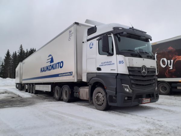 Kuljetusliike I Lehtosen MB 2653 Actros L
Kaukokiidon ajossa oleva Kuljetusliike I Lehtonen Oy:n MB 2653 Actros L hct-yhdistelmä.
Avainsanat: Kaukokiito Lehtonen MB 2653 ActrosL ABC Hirvaskangas 85 Hct