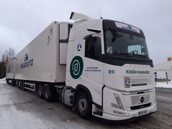 Kuljetusliike I Lehtosen Volvo FH
Kaukokiidon ajossa oleva Kuljetusliike I Lehtonen Oy:n Volvo FH hct-yhdistelmä.
Avainsanat: Lehtonen Kaukokiito Volvo FH Shell Hirvaskangas 89 Hct Kaasuauto